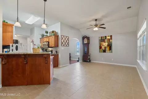 Kitchen - 741 Buttermilk Dr, Nesbit, MS 38651 photo 4 of 6