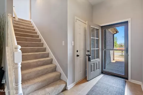 Entry Way - 741 Buttermilk Dr, Nesbit, MS 38651 photo 2 of 2