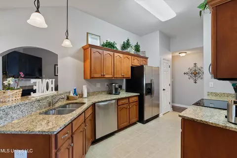 Kitchen - 741 Buttermilk Dr, Nesbit, MS 38651 photo 2 of 6