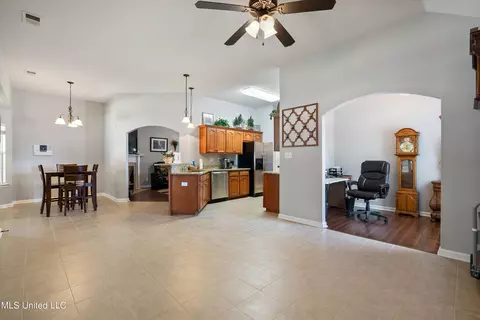 Kitchen - 741 Buttermilk Dr, Nesbit, MS 38651 photo 3 of 6