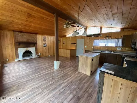 Kitchen - 3267 Snowdowns Rdg, Hernando, MS 38632 photo 2 of 5