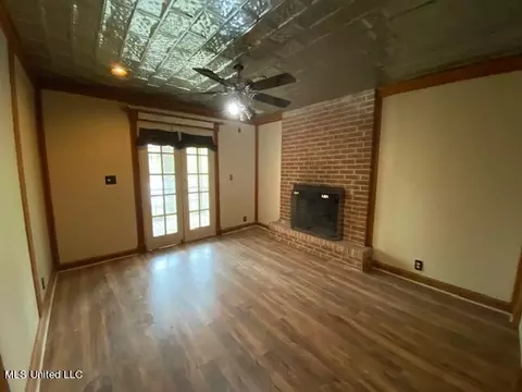 Living - 3267 Snowdowns Rdg, Hernando, MS 38632 photo 1 of 2