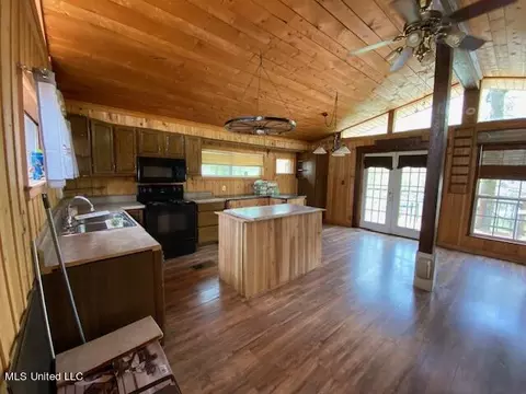 Kitchen - 3267 Snowdowns Rdg, Hernando, MS 38632 photo 1 of 5