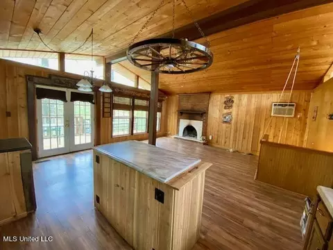 Kitchen - 3267 Snowdowns Rdg, Hernando, MS 38632 photo 3 of 5
