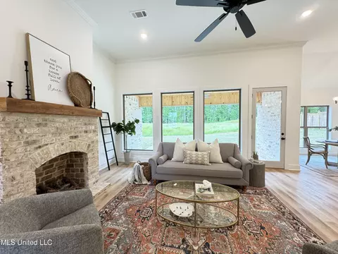 Living - 167 Cornerstone Dr, Brandon, MS 39042 photo 2 of 4