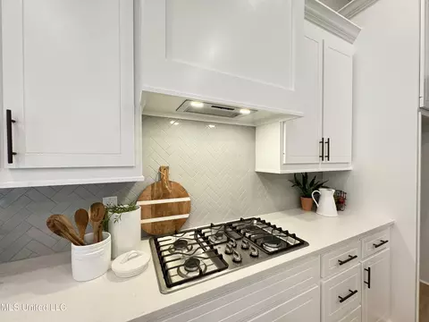 Kitchen - 167 Cornerstone Dr, Brandon, MS 39042 photo 3 of 4