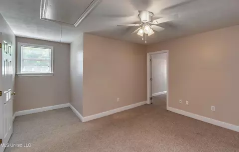 Bedroom - 32 Hawthorne Hill Cv, Flowood, MS 39232 photo 2 of 4