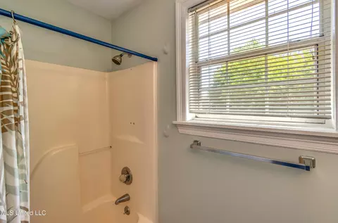 Bath - 32 Hawthorne Hill Cv, Flowood, MS 39232 photo 9 of 9