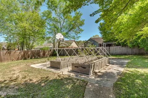 Exterior - 32 Hawthorne Hill Cv, Flowood, MS 39232 photo 14 of 19