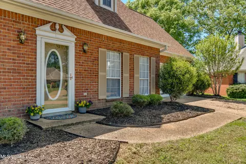 Exterior - 32 Hawthorne Hill Cv, Flowood, MS 39232 photo 7 of 19