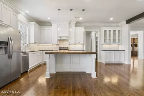 Kitchen - 245 Grayhawk Dr, Madison, MS 39110 photo 9 of 9