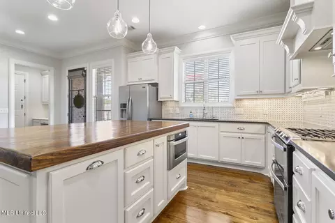 Kitchen - 245 Grayhawk Dr, Madison, MS 39110 photo 5 of 9