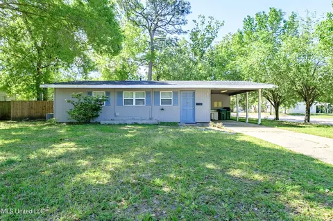 2402 Happy Ave, Pascagoula, MS 39567