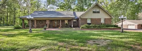 947 Lindsey Rd, Morton, MS 39117