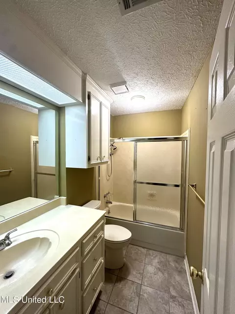 Bath - 133 Harbor Rd, Madison, MS 39110 photo 2 of 3