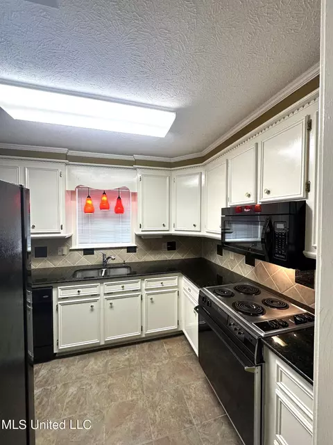 Kitchen - 133 Harbor Rd, Madison, MS 39110 photo 3 of 3