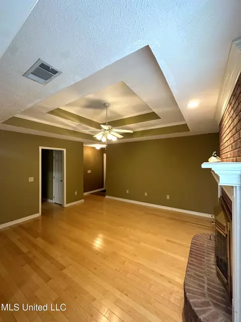 Living - 133 Harbor Rd, Madison, MS 39110 photo 1 of 2