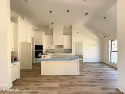 Kitchen - 165 Cornerstone Dr, Brandon, MS 39042 photo 2 of 3