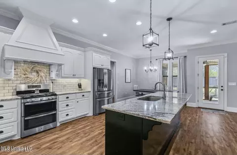 Kitchen - 139 Glen Arbor Ct, Brandon, MS 39042 photo 5 of 6