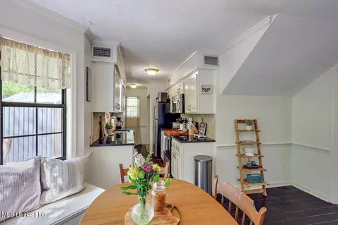 Dining - 1669 Winchester St, Jackson, MS 39211 photo 2 of 3