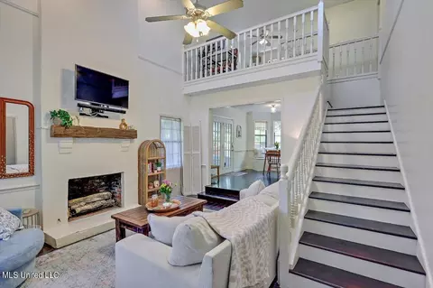 Living - 1669 Winchester St, Jackson, MS 39211 photo 3 of 5