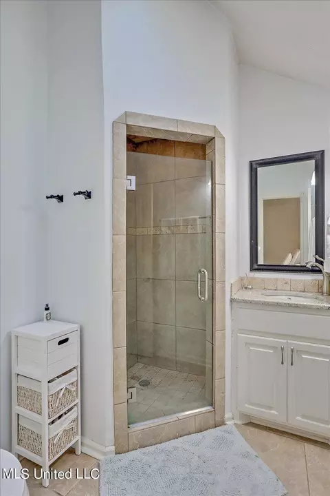 Bath - 1669 Winchester St, Jackson, MS 39211 photo 3 of 3