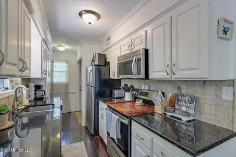 Kitchen - 1669 Winchester St, Jackson, MS 39211 photo 2 of 3
