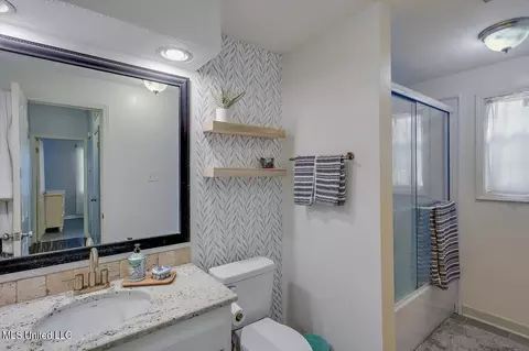 Bath - 1669 Winchester St, Jackson, MS 39211 photo 1 of 3