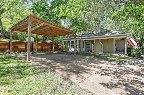Exterior - 1669 Winchester St, Jackson, MS 39211 photo 9 of 12