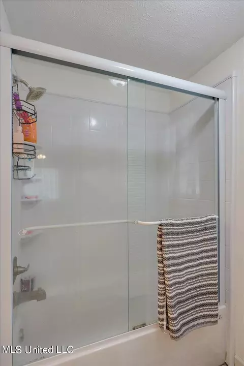 Bath - 1669 Winchester St, Jackson, MS 39211 photo 2 of 3