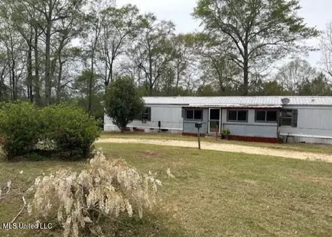 11 Dees Home Rd, Laurel, MS 39443