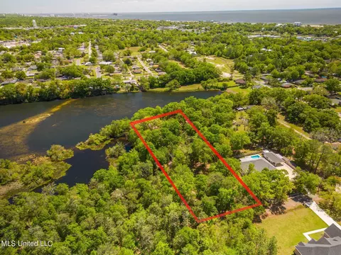 604 N Island View Ave, Long Beach, MS 39560