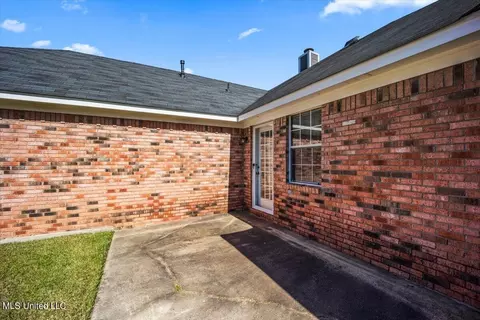 Exterior - 6011 Cedar Glenn Dr, Byram, MS 39272 photo 4 of 6