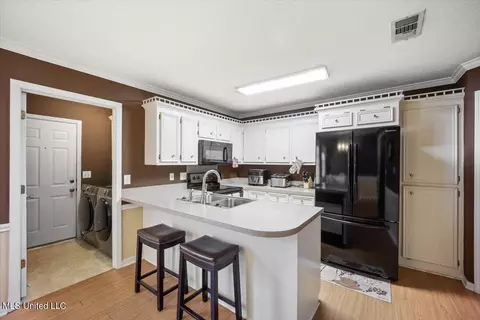 Kitchen - 6011 Cedar Glenn Dr, Byram, MS 39272 photo 1 of 2
