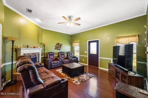 Living - 6011 Cedar Glenn Dr, Byram, MS 39272 photo 1 of 1