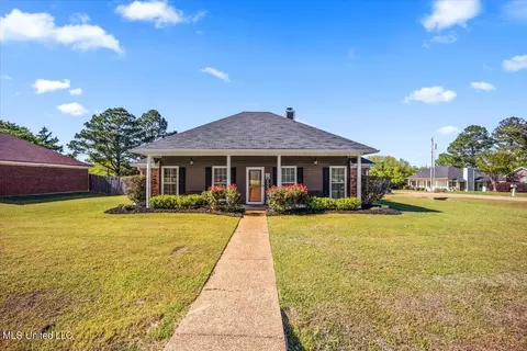 6011 Cedar Glenn Dr, Byram, MS 39272