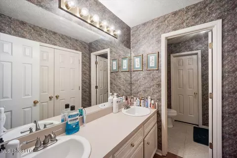Bath - 6011 Cedar Glenn Dr, Byram, MS 39272 photo 1 of 2