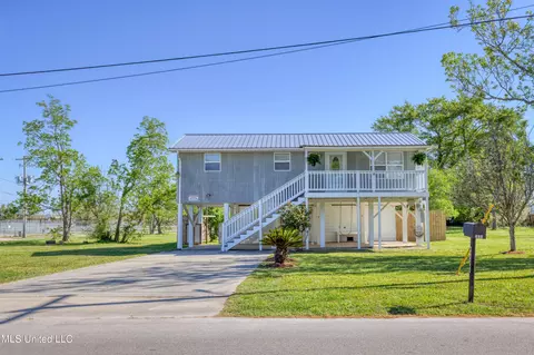 271 E 7th St, Biloxi, MS 39530
