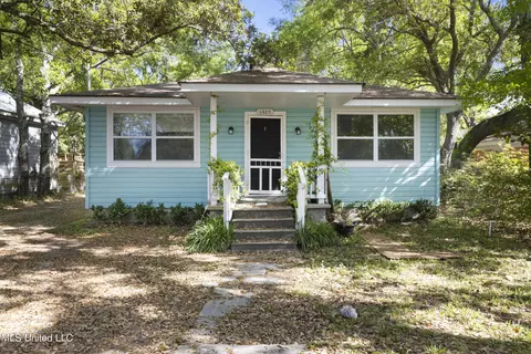 1405 Porter Ave, Ocean Springs, MS 39564