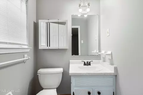 Bath - 809 Old Forge Rd, Southaven, MS 38671 photo 1 of 2