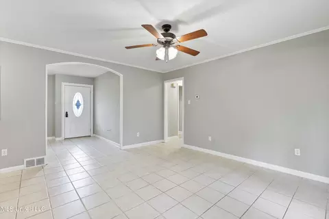 Living - 809 Old Forge Rd, Southaven, MS 38671 photo 1 of 2