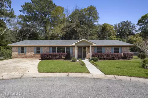 1107 Le Badine Ct, Ocean Springs, MS 39564