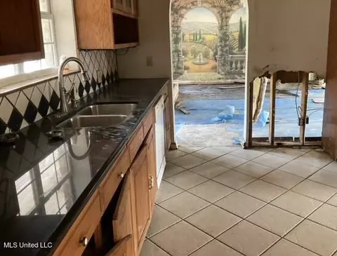 Kitchen - 3119 Highway 98, Mccomb, MS 39648 photo 2 of 3