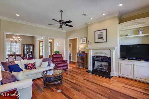 Living - 202 Gladeview Ct, Brandon, MS 39047 photo 4 of 4