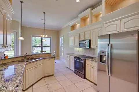 Kitchen - 202 Gladeview Ct, Brandon, MS 39047 photo 4 of 4