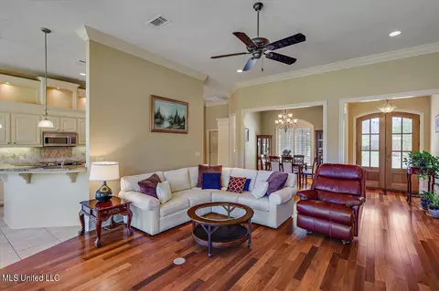 Living - 202 Gladeview Ct, Brandon, MS 39047 photo 3 of 4