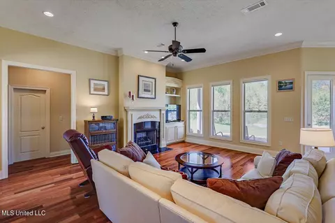 Living - 202 Gladeview Ct, Brandon, MS 39047 photo 1 of 4