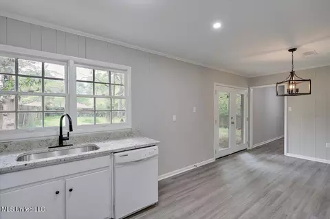 Kitchen - 3473 Lanell Ln, Pearl, MS 39208 photo 3 of 3