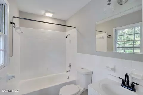 Bath - 3473 Lanell Ln, Pearl, MS 39208 photo 1 of 3