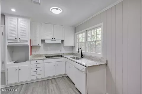 Kitchen - 3473 Lanell Ln, Pearl, MS 39208 photo 1 of 3